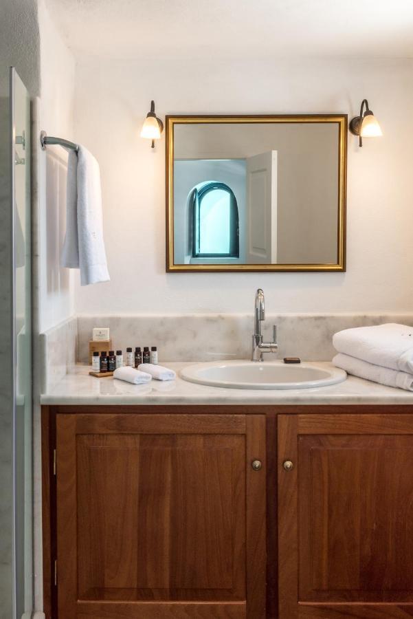 Chelidonia Luxury Suites Oia  Bagian luar foto